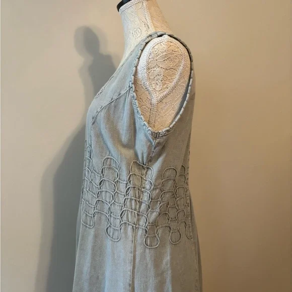 Embroidered Sleeveless Dress - Picture 5 of 12